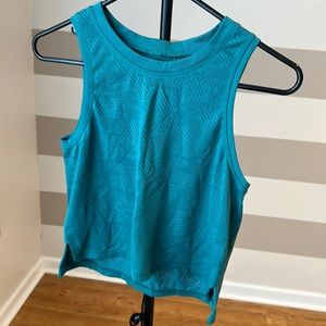 Discontinued train to be top from Lululemon,size 4 in a beautiful teal blue!🧊💙